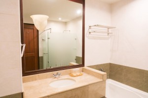 IDEA ACADEMIA_hotel bathroom02